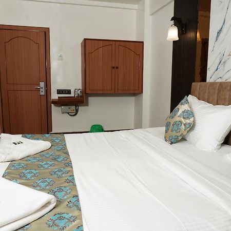 פונה Hotel Padma Krishna מראה חיצוני תמונה