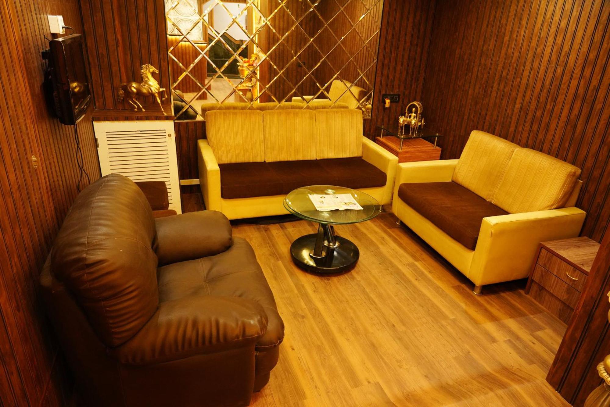פונה Hotel Padma Krishna מראה חיצוני תמונה