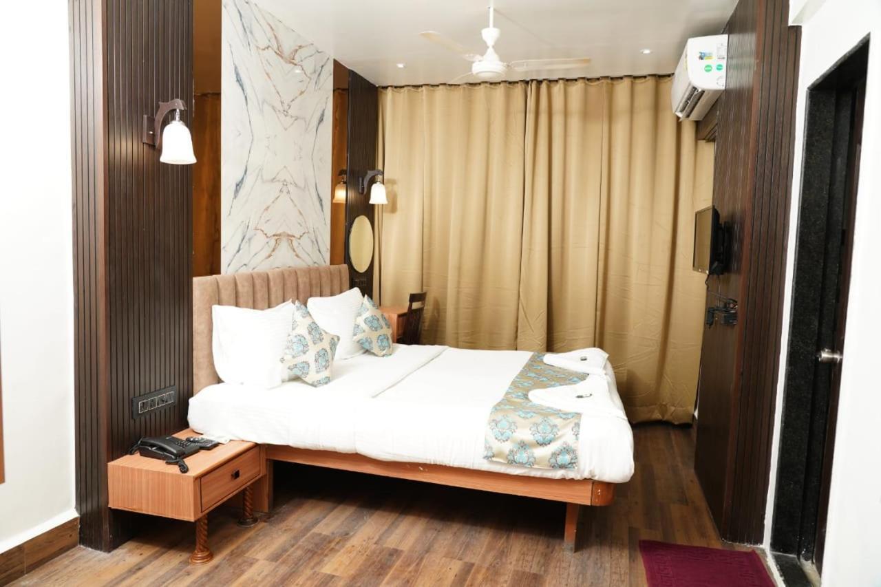 פונה Hotel Padma Krishna מראה חיצוני תמונה