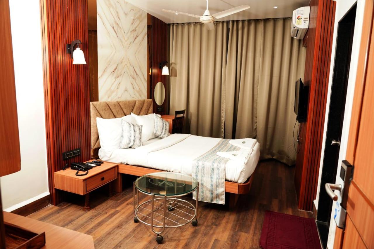 פונה Hotel Padma Krishna מראה חיצוני תמונה