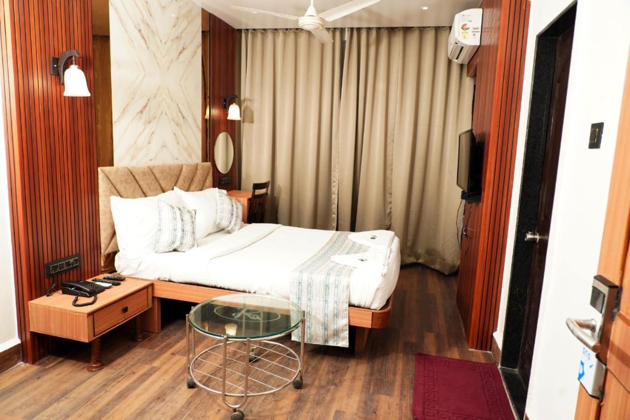 פונה Hotel Padma Krishna מראה חיצוני תמונה