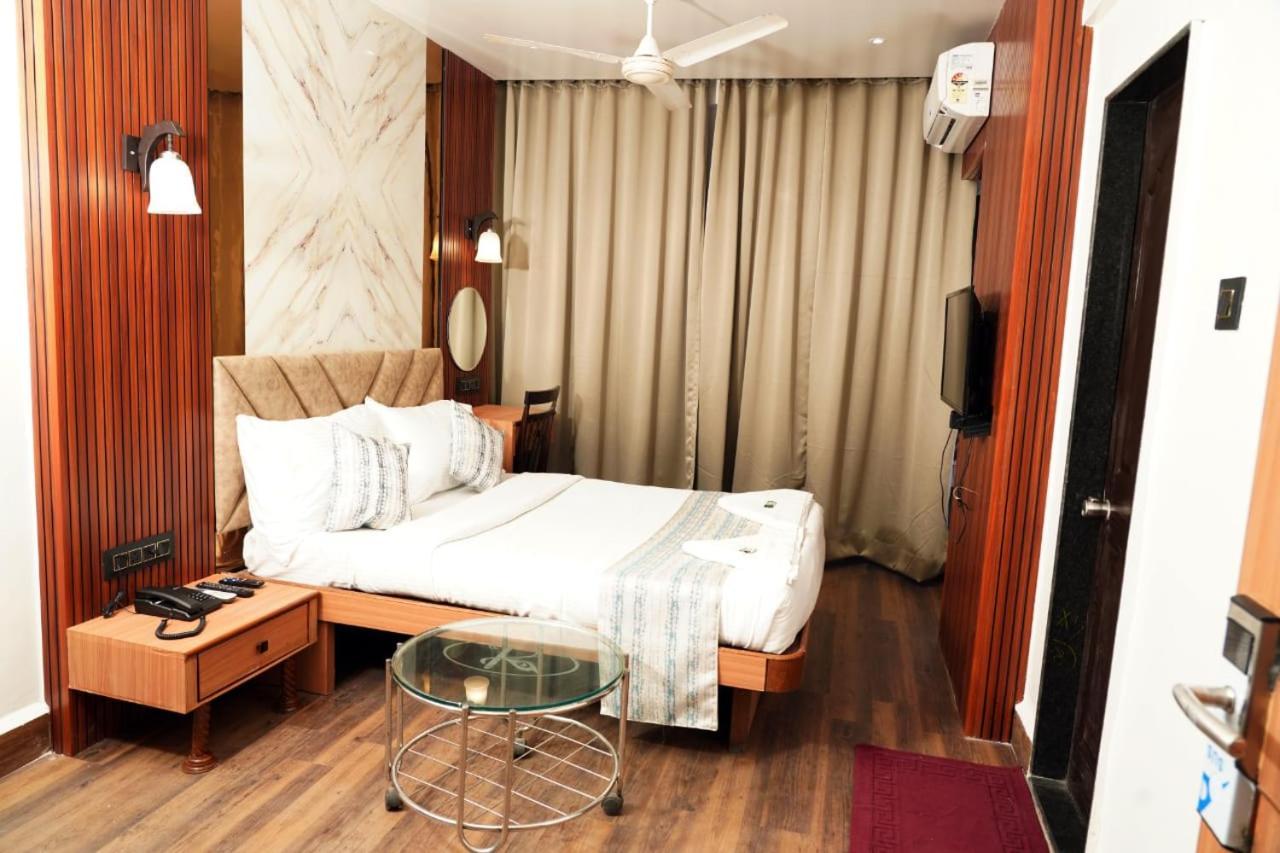 פונה Hotel Padma Krishna מראה חיצוני תמונה