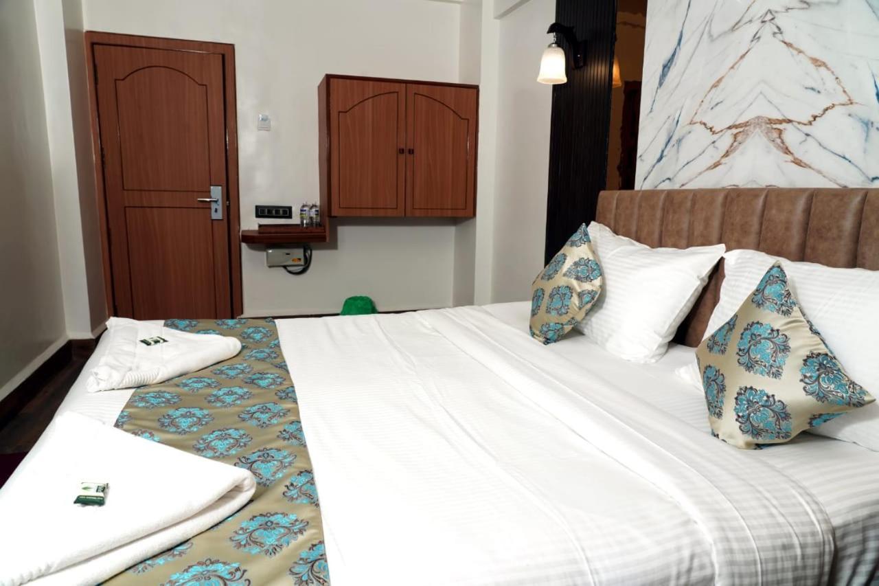 פונה Hotel Padma Krishna מראה חיצוני תמונה