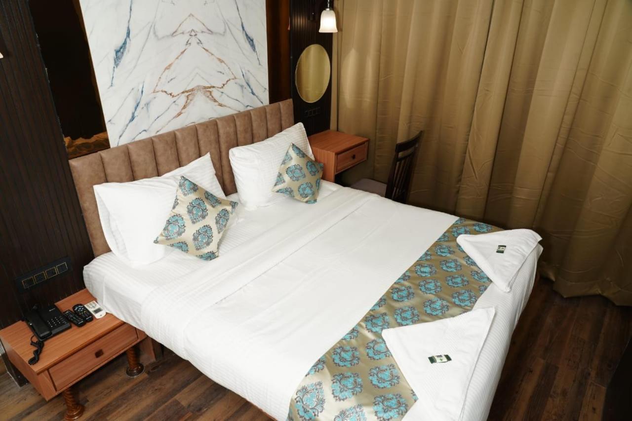 פונה Hotel Padma Krishna מראה חיצוני תמונה