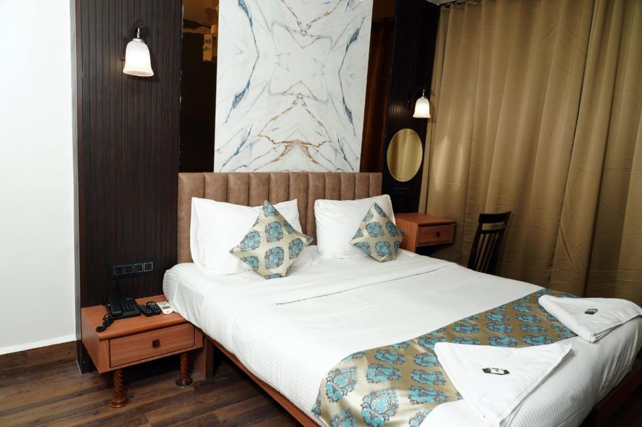 פונה Hotel Padma Krishna מראה חיצוני תמונה