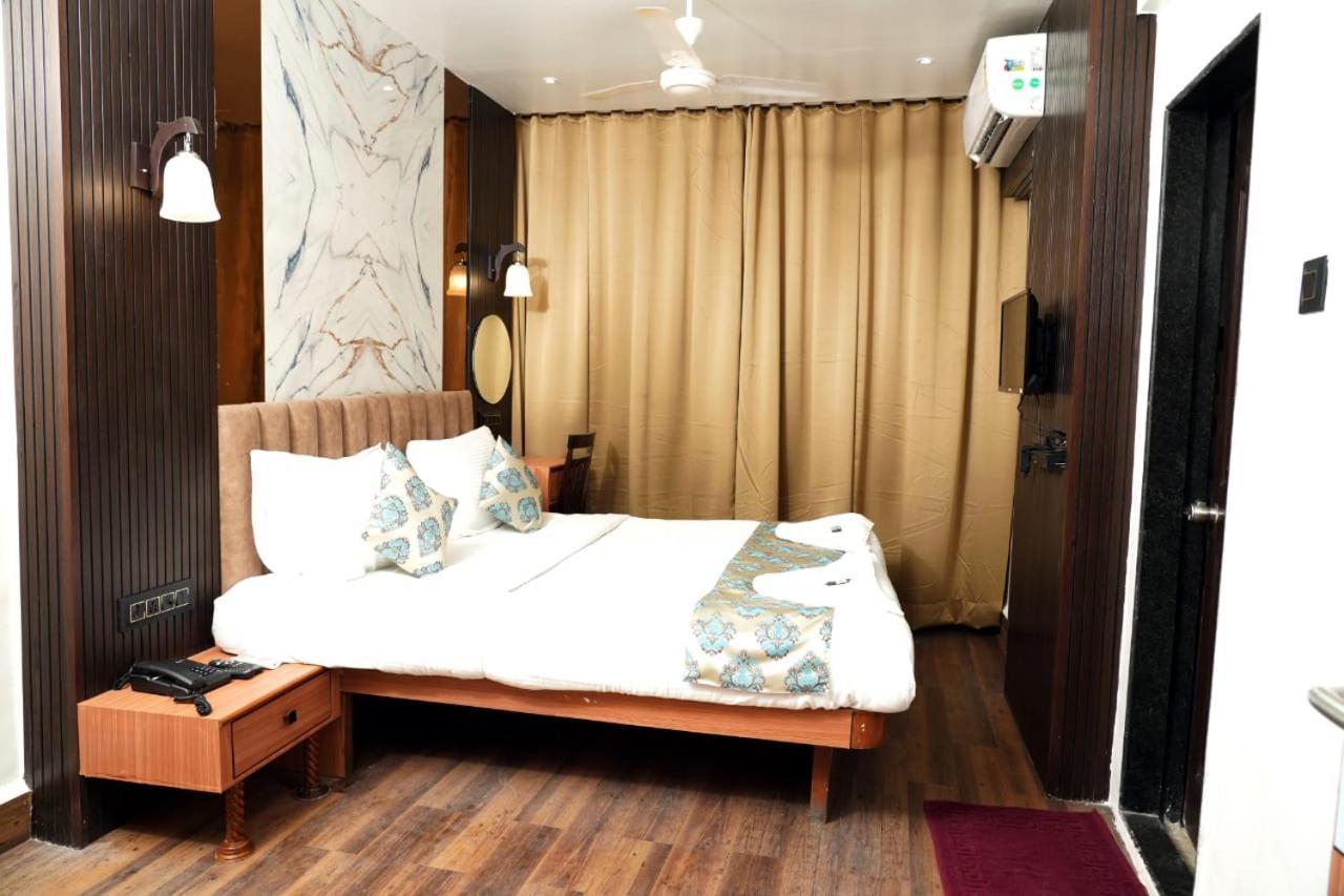 פונה Hotel Padma Krishna מראה חיצוני תמונה