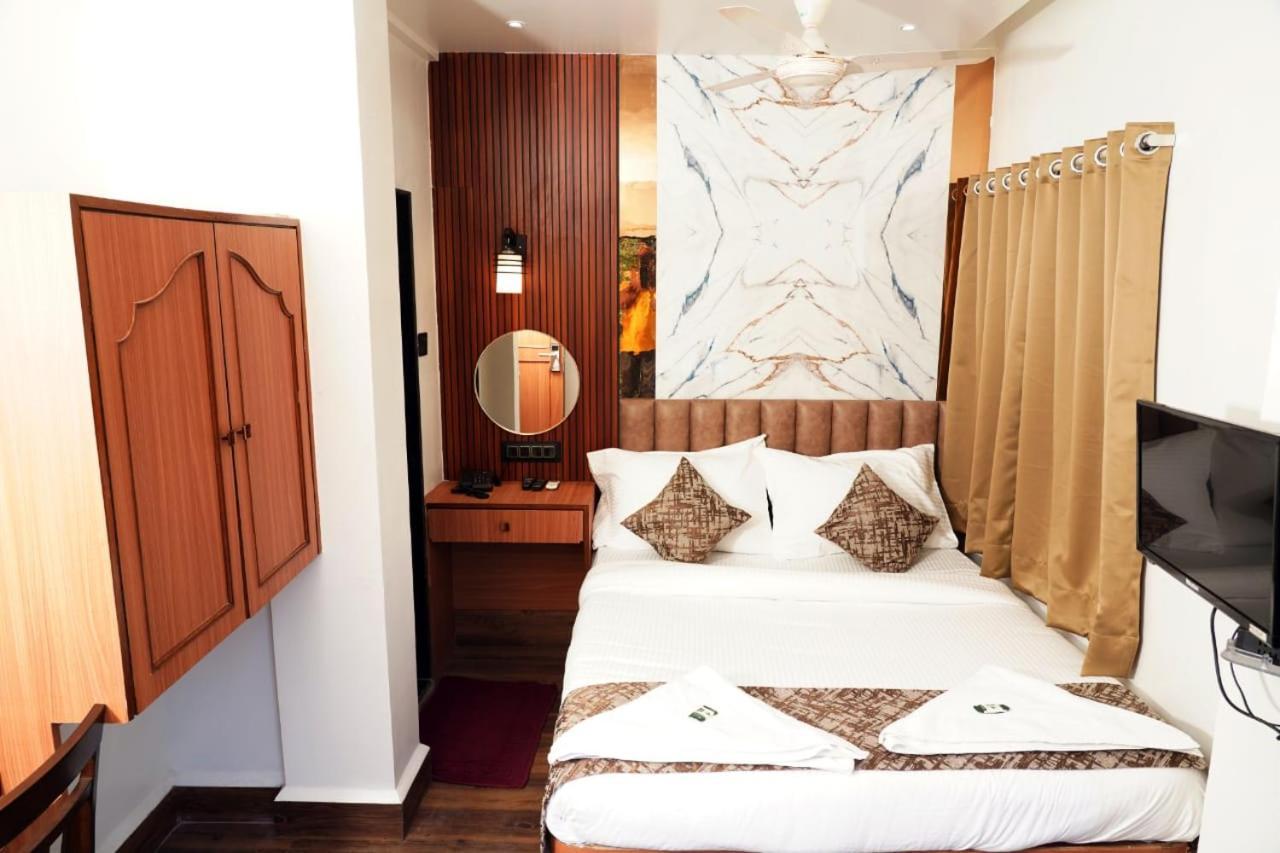 פונה Hotel Padma Krishna מראה חיצוני תמונה